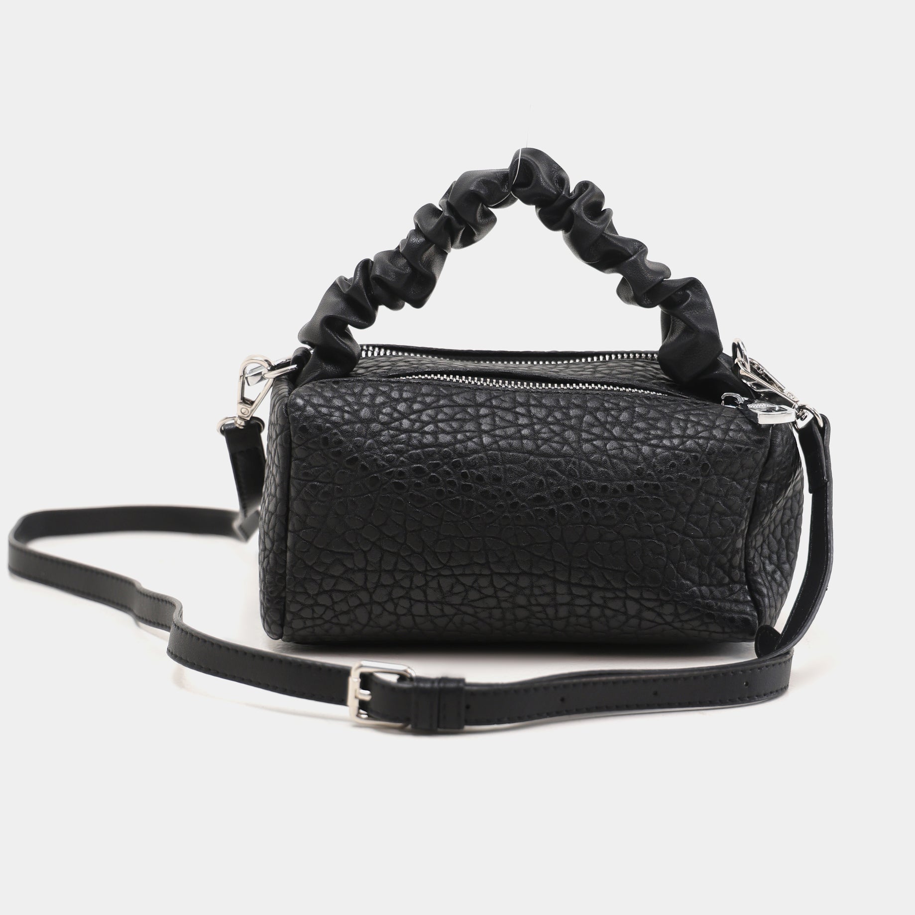 Reva Sling Bag— Soft Style, Strong Vibes.